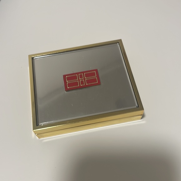 NWOB Elizabeth Arden blush - Picture 3 of 4